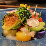 YAKITORI 燃 es - 美しい彩の10種類野菜のサラダ