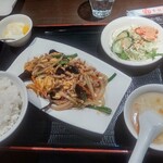 Shanhai Karyuu - 【2022.2.2(水)】本日のランチ①(豚肉と玉とろ木くらげ炒め&ライスセット)850円