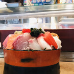 寿司芳 - 深さのある器にご飯たっぷり