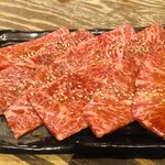 Akamaru - 黒毛和牛赤丸ロース１０４５円　素晴らしいサシですね