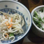 魚屋はちまき - 201301　はちまき　刺身（鮮魚盛り合わせ）（600円）大根マヨ和え＆水菜サラダ