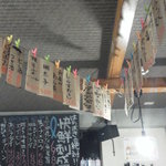 魚屋はちまき - 201301　はちまき　店内（お店奥、天井）魚屋みたいな札(゜o゜)！