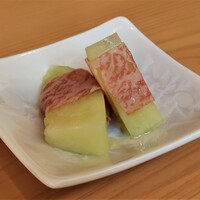 すき焼き十二天 - 先付：自家製和牛生ハムと静岡県産クラウンマスクメロン◎
