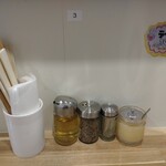 麺処 みかほ - 卓上調味料