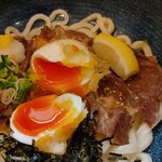 讃岐麺屋 あうん - 肉玉ぶっかけ　玉天パカッー