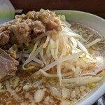 肉煮干中華そば 鈴木ラーメン店 - 野菜とカス脂