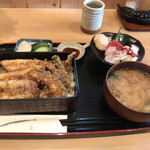 Sakana Senfuji - 穴子天重（刺身付き）１２００円。赤身、鯛の松皮造り、タコ、ホタテと、想像よりも豪華なお刺身で、コスパも良いと思います。