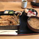 魚 千ふじ - 穴子天重（刺身付き）１２００円。赤身、鯛の松皮造り、タコ、ホタテと、想像よりも豪華なお刺身で、コスパも良いと思います。