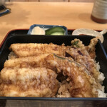 魚 千ふじ - 穴子天重（刺身付き）１２００円。穴子一匹半、かぼちゃ、茄子、ししとうの天重です。揚げ具合は多少くたびれた感じですが、穴子はとても美味しかったです（╹◡╹）