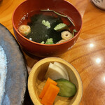 和食 玉寿司 - お吸い物と香の物