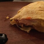 ジューダバレリーノ - 前菜(地鶏胸肉とﾌｫｱｸﾞﾗﾃﾘｰﾇ、柿ｷｬﾗﾒﾘｰｾﾞのｸﾚｰﾌﾟ包み)