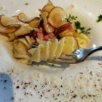 AWkitchen TOKYO 新丸ビル店 - なると金時ベーコン渦巻パスタ