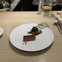 QUAND L'APPETIT VA TOUT VA ! - フォアグラ赤いのはビーツの色