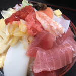 寿司富 - ちらし寿司（すりきり）