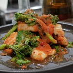 トリワイン ＰＩＫＯＳＨＨＨＵ - 菜の花と鶏のアラビアータ