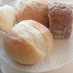 リストランテ 錦ケ丘 - ●カフェとしてパンがフォカッチャ、シリアル、ライ麦、全粒粉と選べて、1こづつ試すもどれもやわらかで風味○ミャ