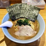横浜家系ラーメン 平田屋 - ラーメン800円麺硬め。海苔増し150円。
