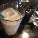 プー横丁 - アイスミルクティー（無糖）
      アイスコーヒー（微糖）