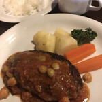 プー横丁 - 日替わりランチ
      本日のメインは メキシカンハンバーグ
      スープは ほんのりカレー風味