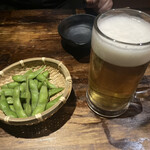 肉寿司 焼き鳥 食べ放題専門 個室居酒屋 笑い蔵 - 枝豆にビール