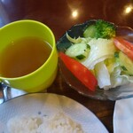 Ko-Hi-Hausu Amemiya - スープとサラダ