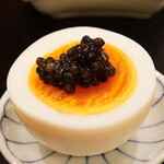 麻布 幸村 - 茹で玉子　キャビアのせ