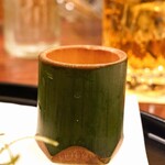 麻布 幸村 - 竹の酒器の徳利に入った日本酒