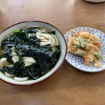 谷本うどん - ■ わかめうどん (大) ¥260-
      ■ かき揚げ¥80-