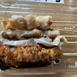 竹乃屋のやきとり+3& - 料理写真:もも　　１５４円
バラ　　１７６円
はらみ　１５４円
つくね　１７６円　