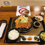 Michino Ekiresuto Sentaa Wakurando Resutoran - ピーチポークカツ定食　１１００円