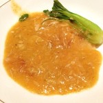 南翔饅頭店 - ここに来たら、
      これを頼まなきゃ(￣▽￣)
      上海蟹肉入フカヒレ姿煮！