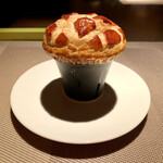 エクアトゥール - フカヒレのパイ包スープ