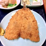十八番 - 活アジフライ、鳥手羽元と大根煮定食。¥850。