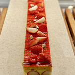 パティスリー＆ブーランジェリー ラ・パルム・ドール - フレジェ＠じゅんわりとしたビスキュイに大きな苺とバタークリームのムースリーヌ