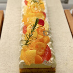 パティスリー＆ブーランジェリー ラ・パルム・ドール - タルト・カンキツ＠ピスタチオとホワイトチョコのまろやかさがフレッシュなカンキツを美味しくまとめます