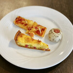 パティスリー＆ブーランジェリー ラ・パルム・ドール - キッシュ、日替わりピザ、ソーセージプチパン