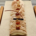 パティスリー＆ブーランジェリー ラ・パルム・ドール - Wマロンモンブラン＠ゴロゴロとしたヘーゼルナッツの食感と味が良いアクセントのモンブラン