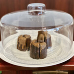 パティスリー＆ブーランジェリー ラ・パルム・ドール - カヌレアソート＠アソートとのことでしたが訪問時は伊勢ほうじ茶のみ。他に「大内山ミルク」「伊勢茶」もある様子