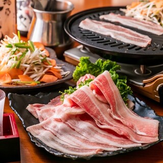 名物！しゃぶしゃぶの様に鉄板で炙る焼しゃぶ