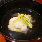 銀座 しのはら - 椀
                                ・鱈の白子・白キクラゲ
                                ・揚げ湯葉・蕪をくずしたもの・セリ