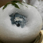 銀座 しのはら - 氷の中に雪うさぎ