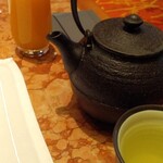 The Peninsula Tokyo The Lobby - オレンジジュース と お茶