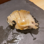 辰巳寿し - 蒸しアワビ