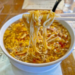 昌龍飯店 - 「中根製麺」製の細麺