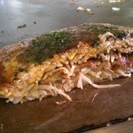 お好み焼き キミッツ - そば肉玉断面