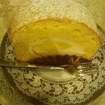 キャトルウール - ロールケーキ1カット300円