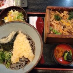 Soba Yoshi - 日替わりランチ((日替わりそば)キスの天ぷら冷しそば、(小)五目セイロ飯)。