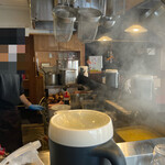 らぁ麺 善治 - 厨房風景（許可は取ってます）