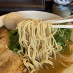 らぁ麺 善治 - 硬茹でされた細麺