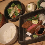 蔵々 - 長萩和牛のレアカツ